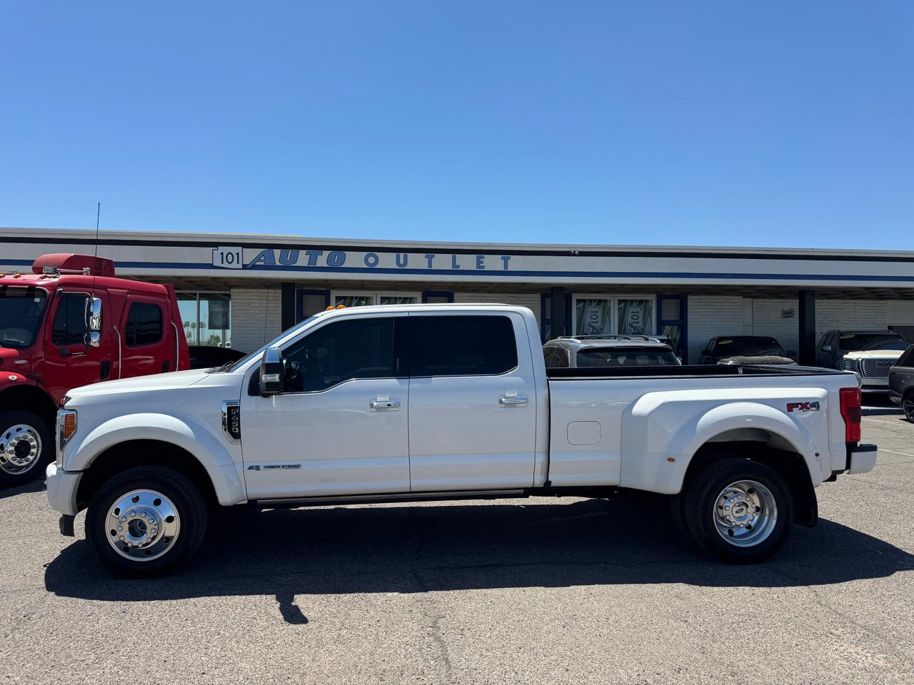 Ford Super Duty F-450 DRW Platinum 4WD Crew Cab 8' Box 2018