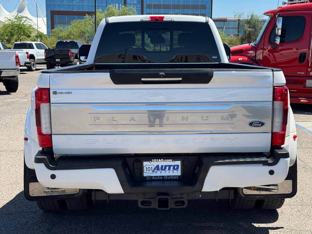 Ford Super Duty F-450 DRW Platinum 4WD Crew Cab 8' Box 2018