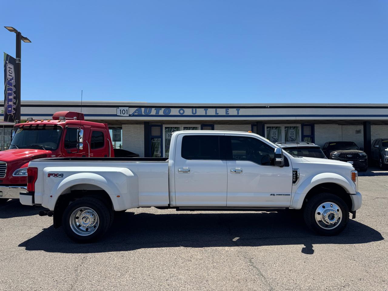 Ford Super Duty F-450 DRW Platinum 4WD Crew Cab 8' Box 2018