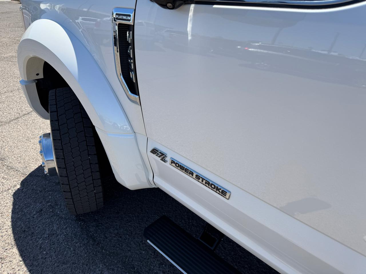 Ford Super Duty F-450 DRW Platinum 4WD Crew Cab 8' Box 2018