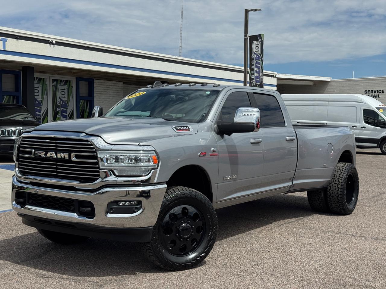 RAM 3500 Laramie 4x4 Crew Cab 8' Box 2023
