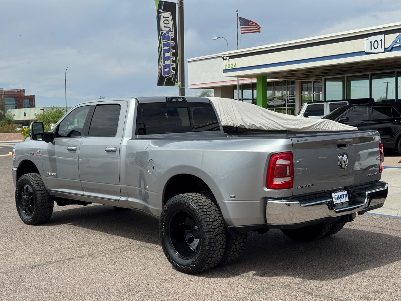 RAM 3500 Laramie 4x4 Crew Cab 8' Box 2023