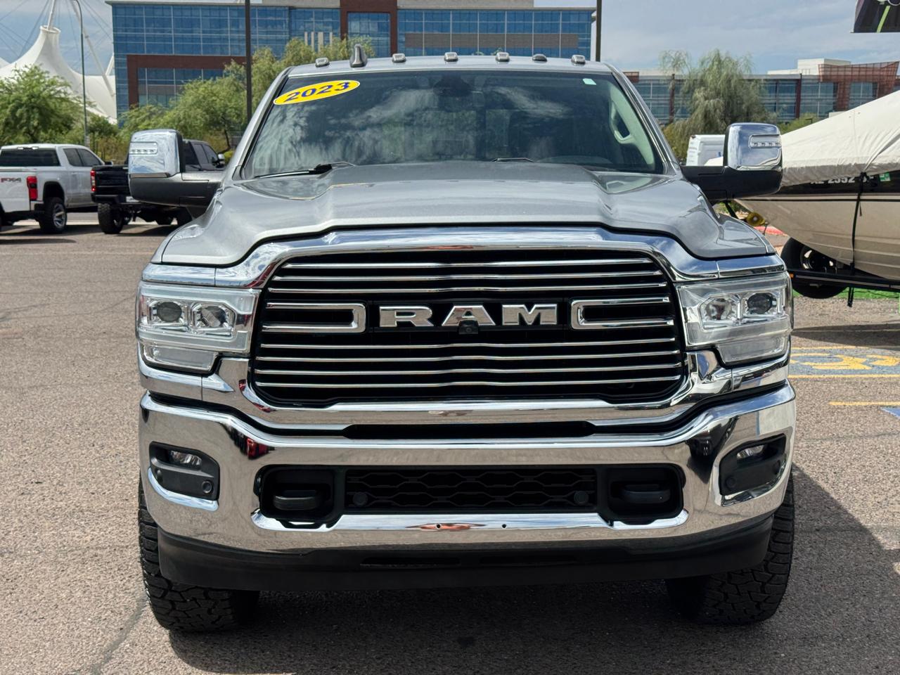 RAM 3500 Laramie 4x4 Crew Cab 8' Box 2023