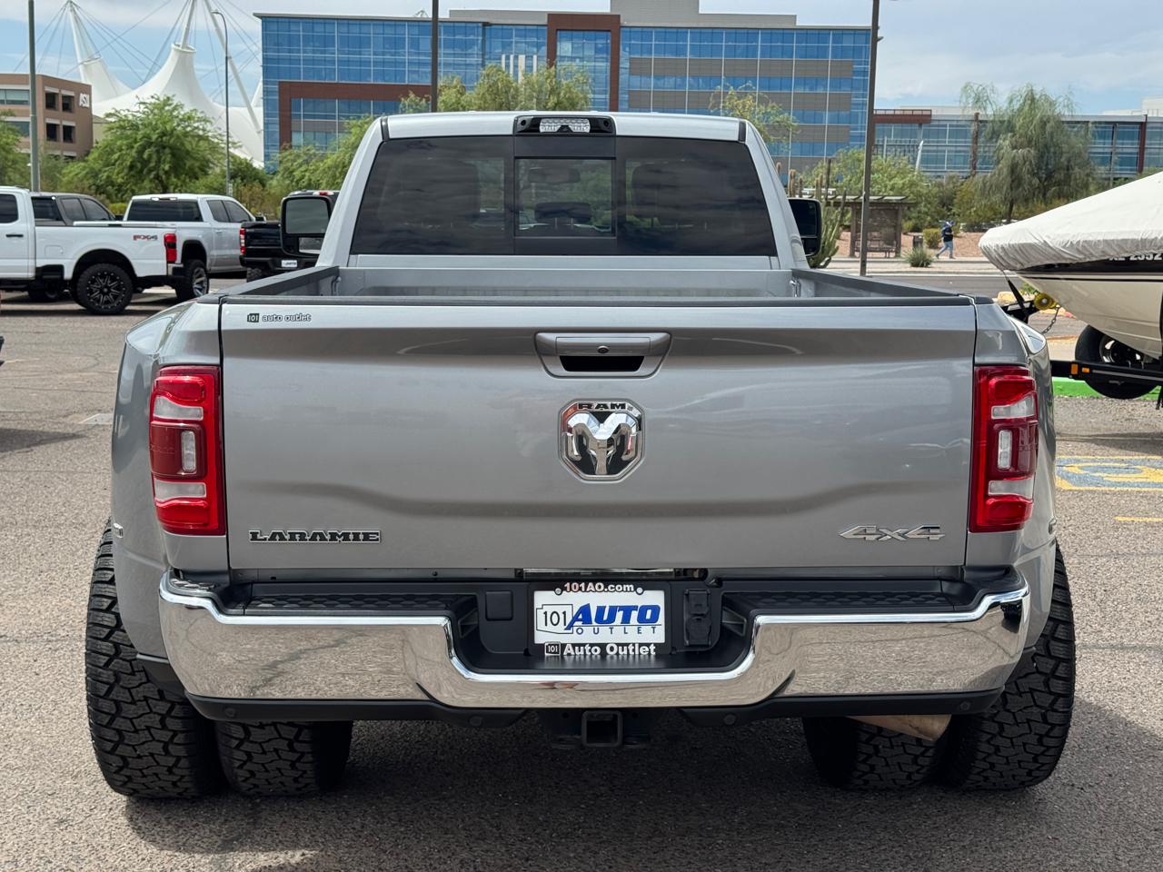 RAM 3500 Laramie 4x4 Crew Cab 8' Box 2023