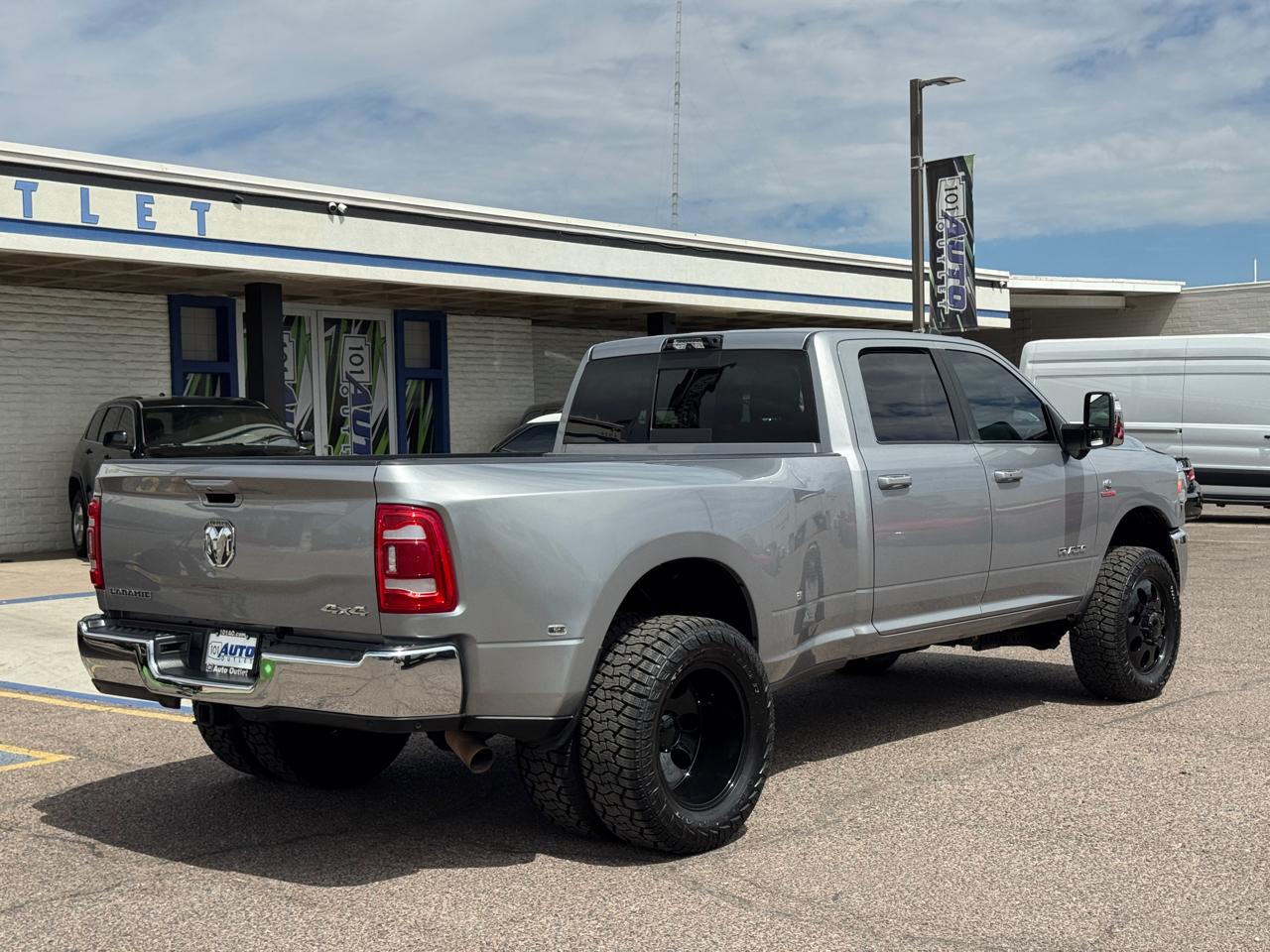 RAM 3500 Laramie 4x4 Crew Cab 8' Box 2023