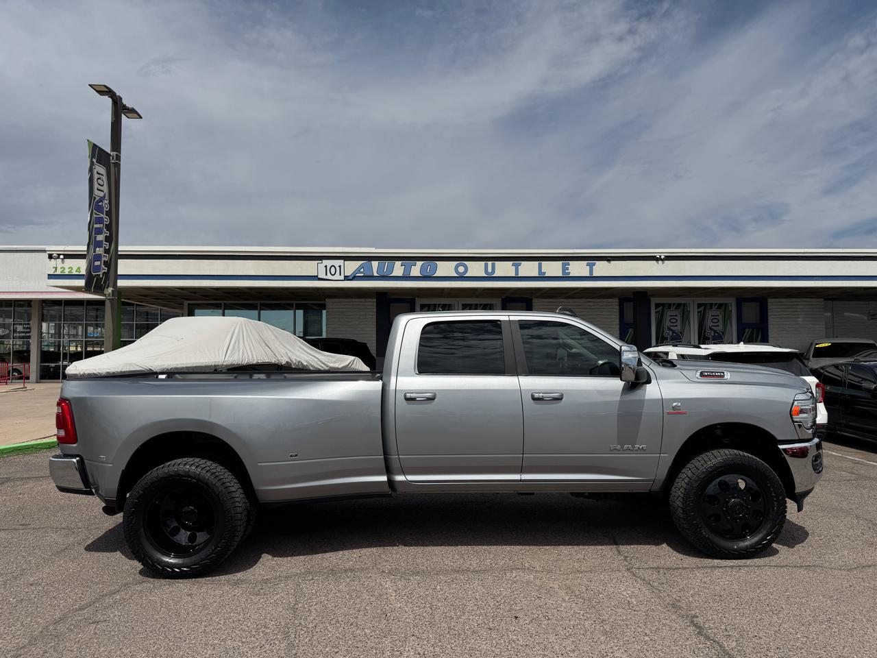 RAM 3500 Laramie 4x4 Crew Cab 8' Box 2023