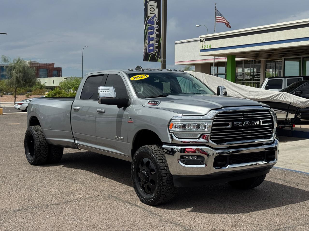 RAM 3500 Laramie 4x4 Crew Cab 8' Box 2023