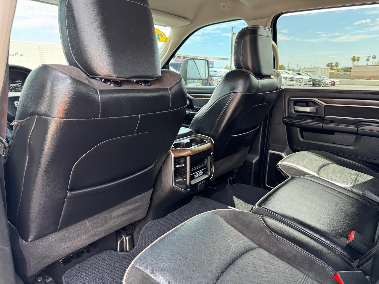 RAM 3500 Laramie 4x4 Crew Cab 8' Box 2023