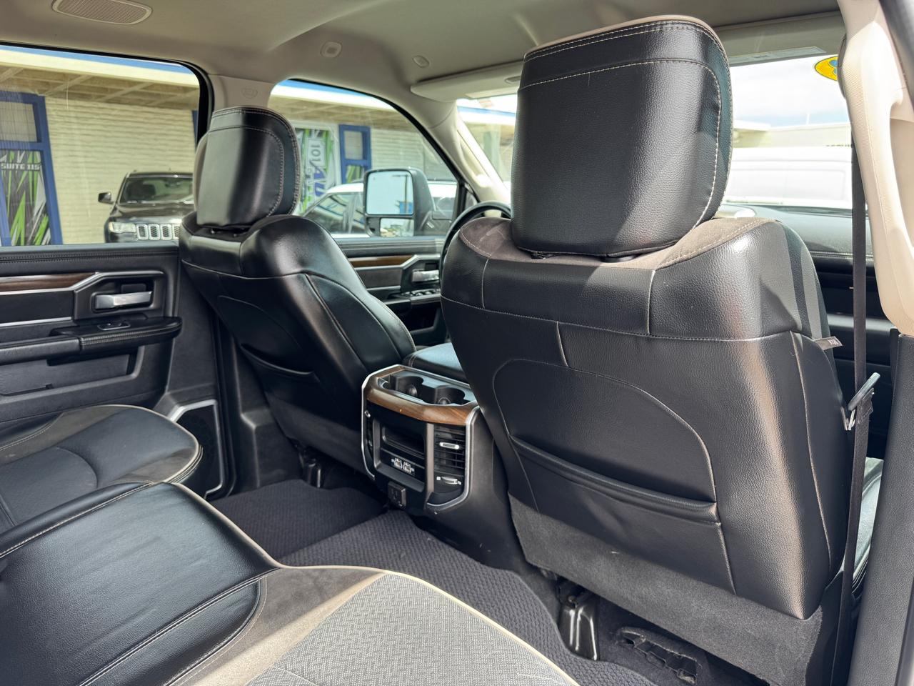 RAM 3500 Laramie 4x4 Crew Cab 8' Box 2023