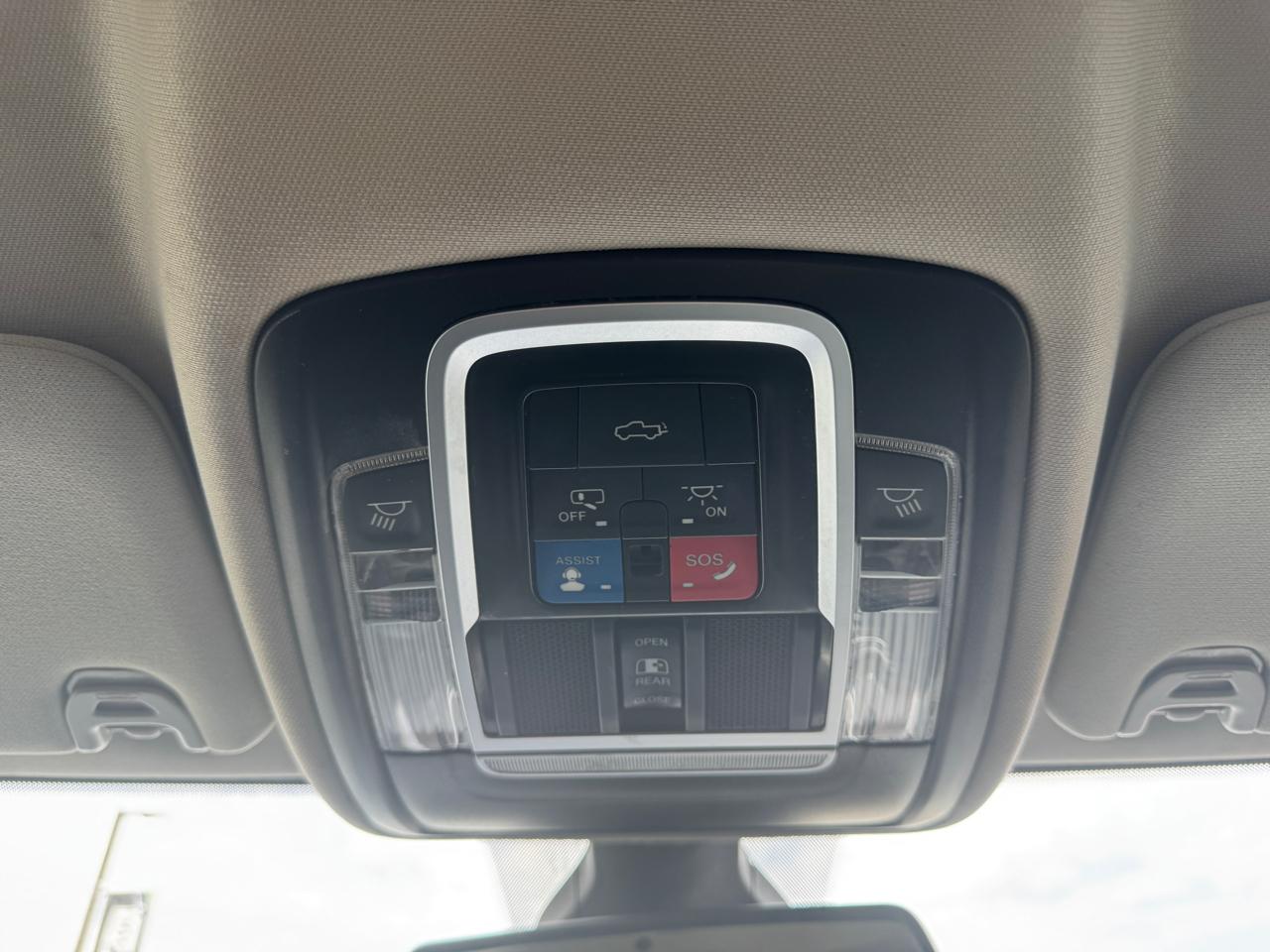 RAM 3500 Laramie 4x4 Crew Cab 8' Box 2023