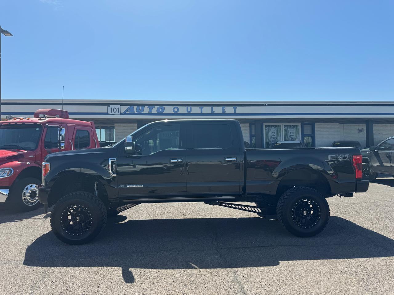 Ford Super Duty F-350 SRW Platinum 4WD Crew Cab 8' Box 2017