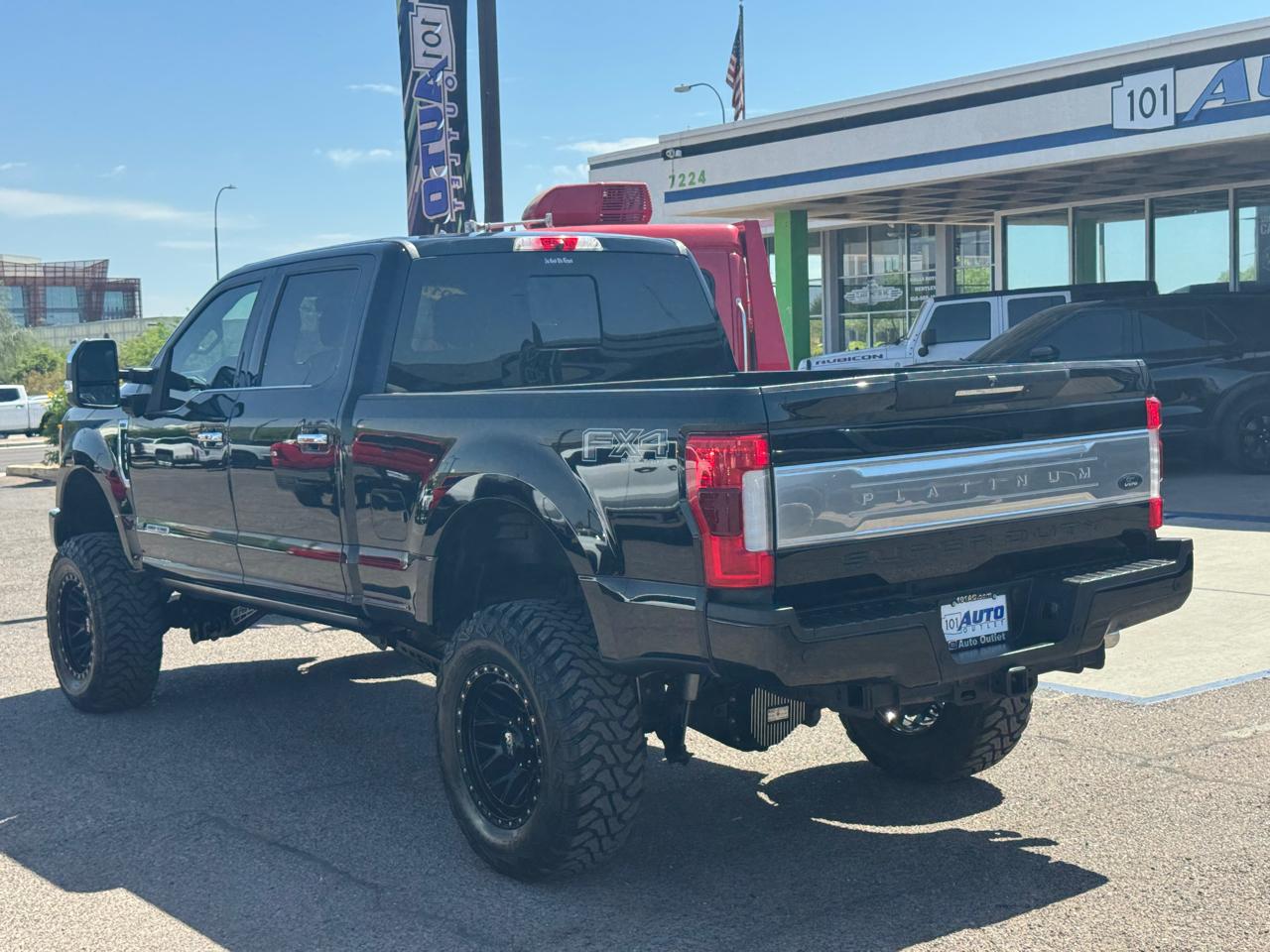 Ford Super Duty F-350 SRW Platinum 4WD Crew Cab 8' Box 2017