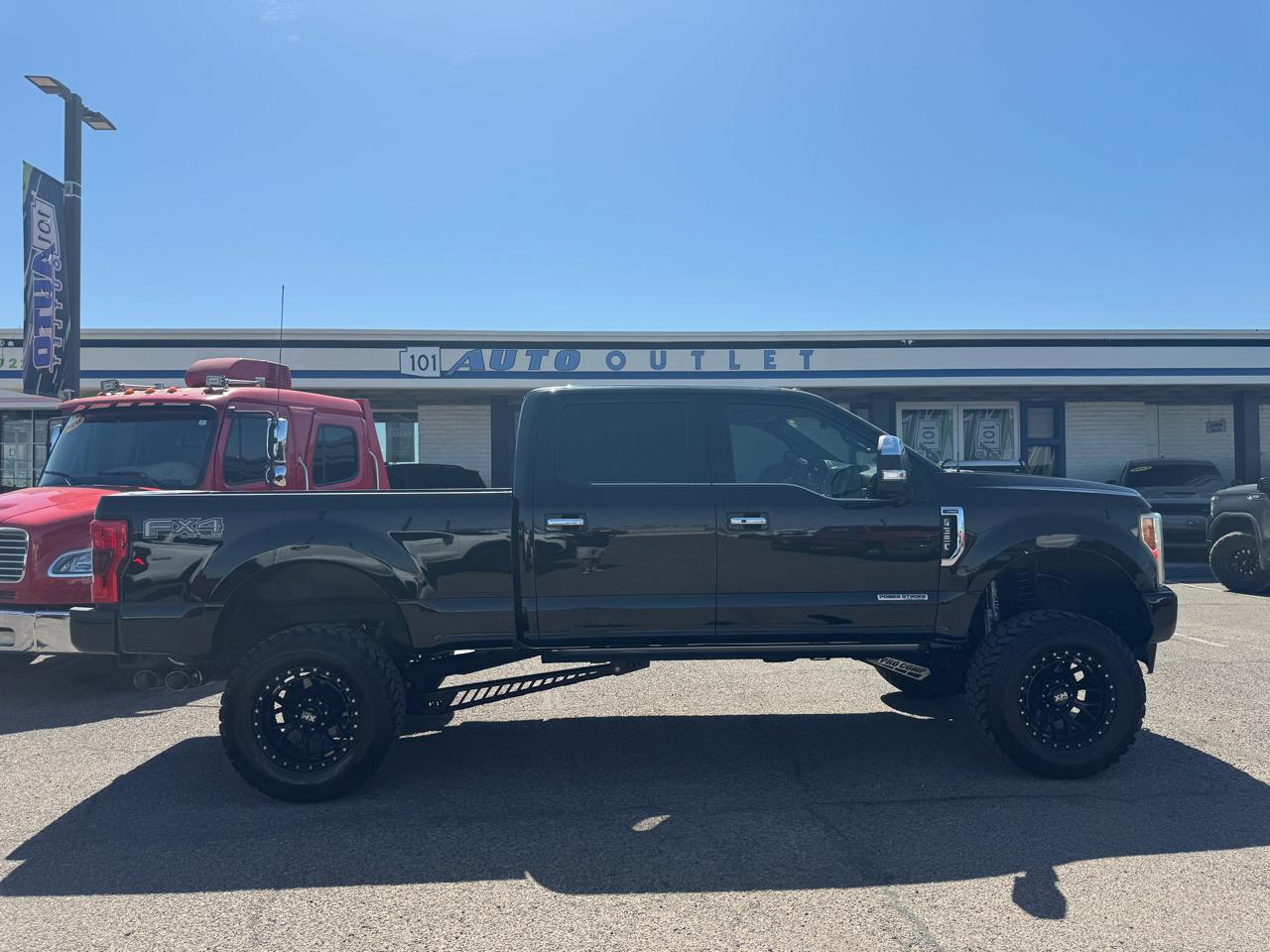 Ford Super Duty F-350 SRW Platinum 4WD Crew Cab 8' Box 2017