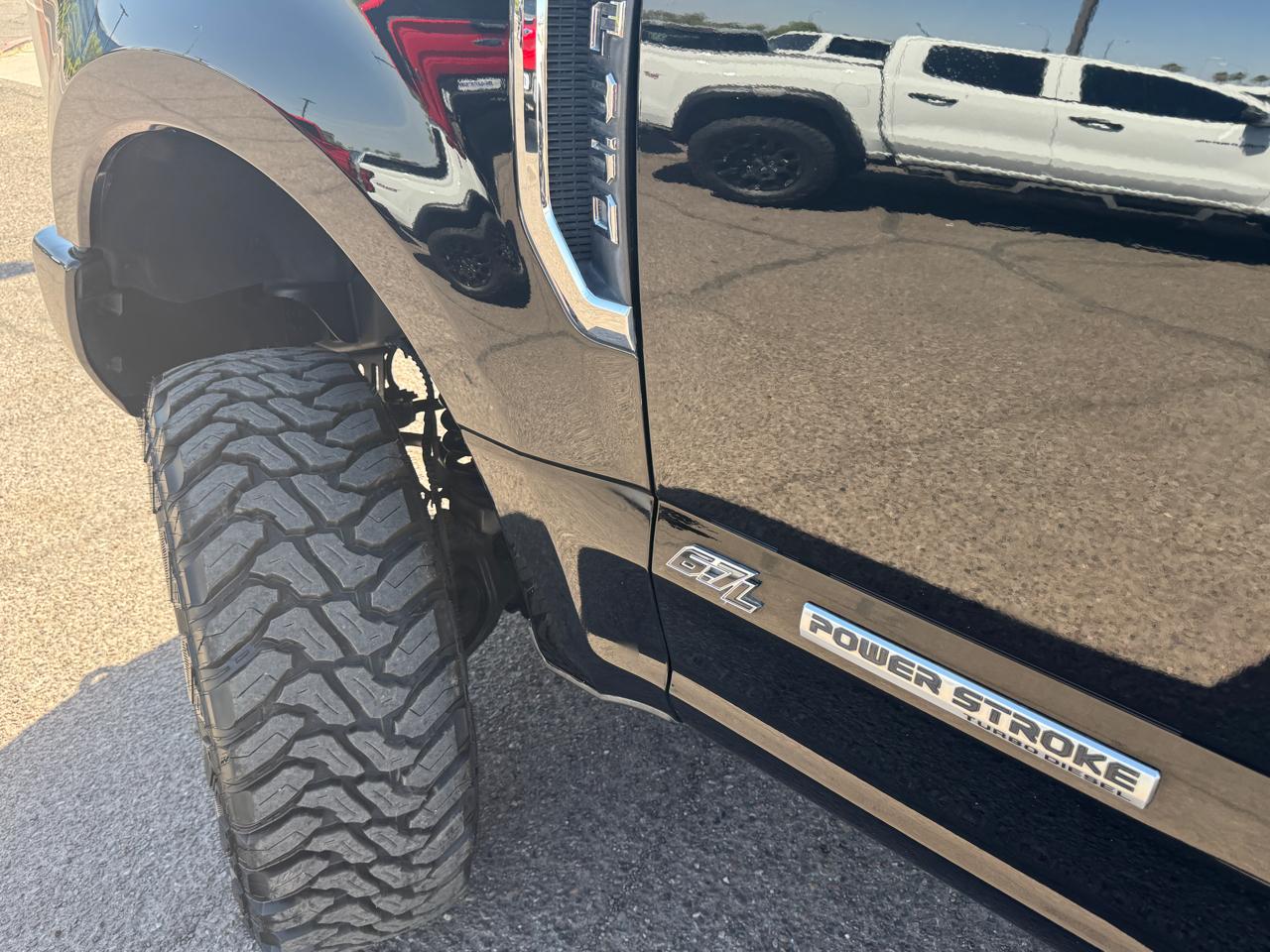 Ford Super Duty F-350 SRW Platinum 4WD Crew Cab 8' Box 2017