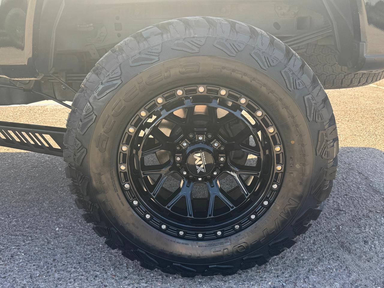 Ford Super Duty F-350 SRW Platinum 4WD Crew Cab 8' Box 2017