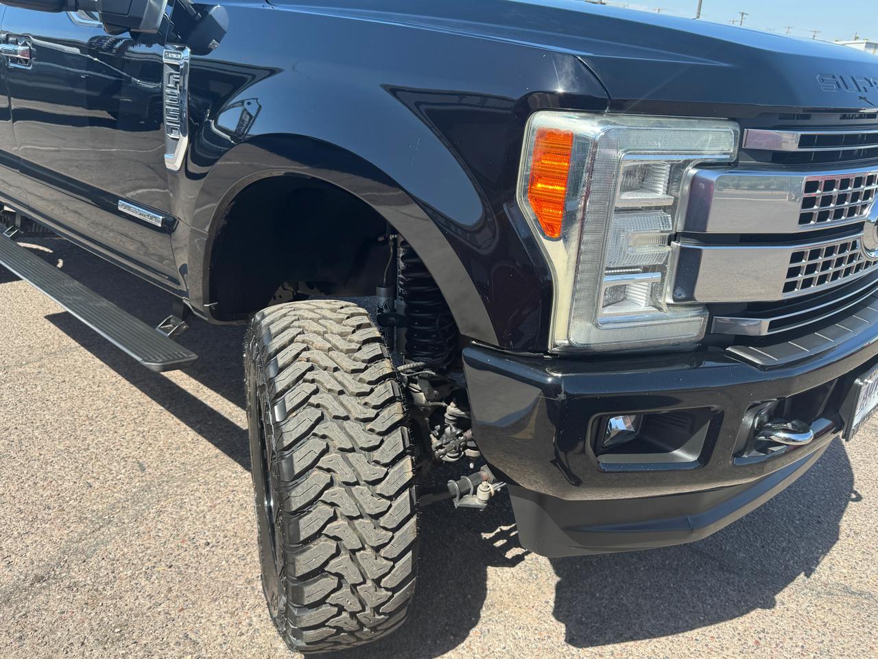 Ford Super Duty F-350 SRW Platinum 4WD Crew Cab 8' Box 2017