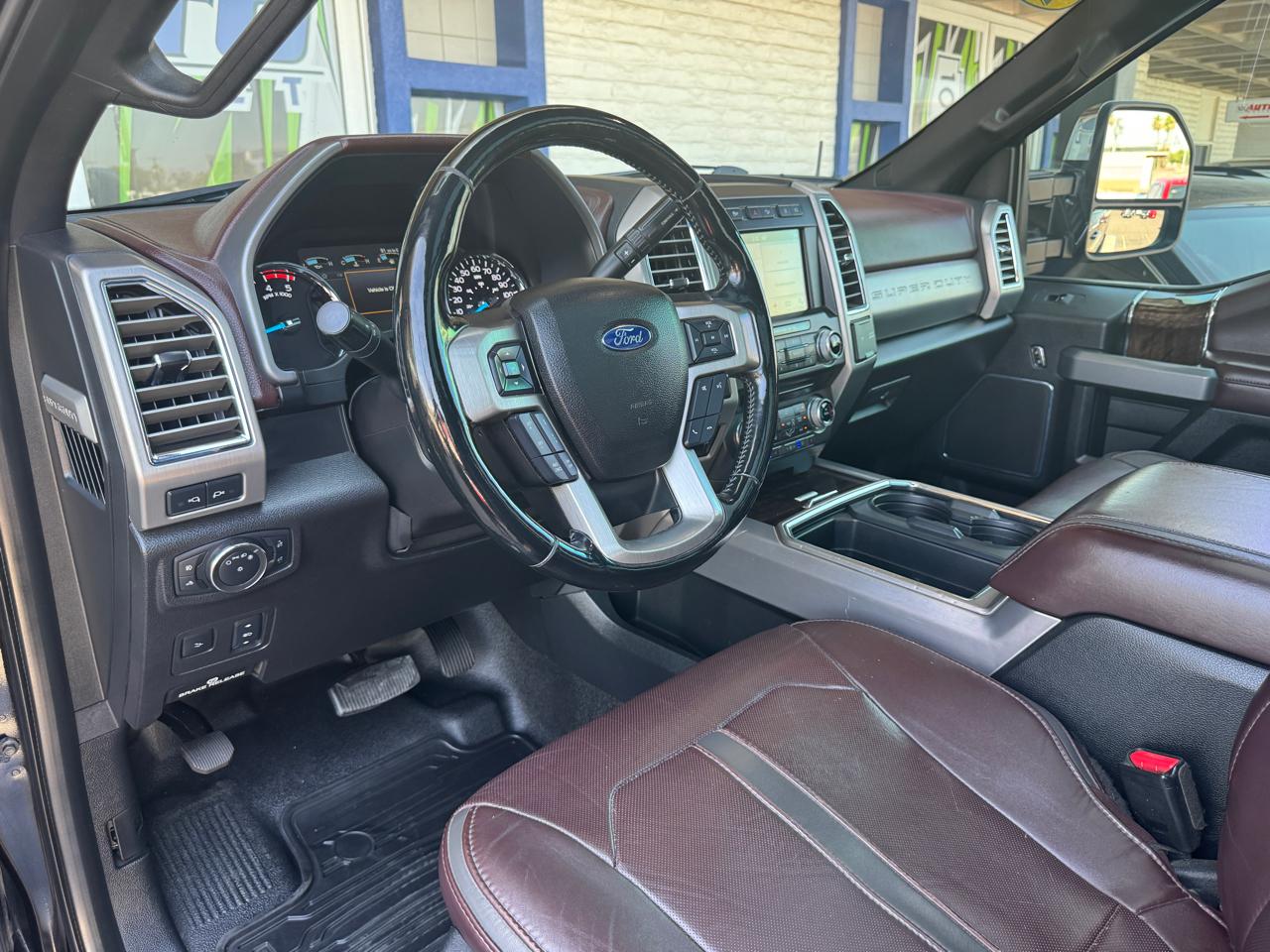 Ford Super Duty F-350 SRW Platinum 4WD Crew Cab 8' Box 2017