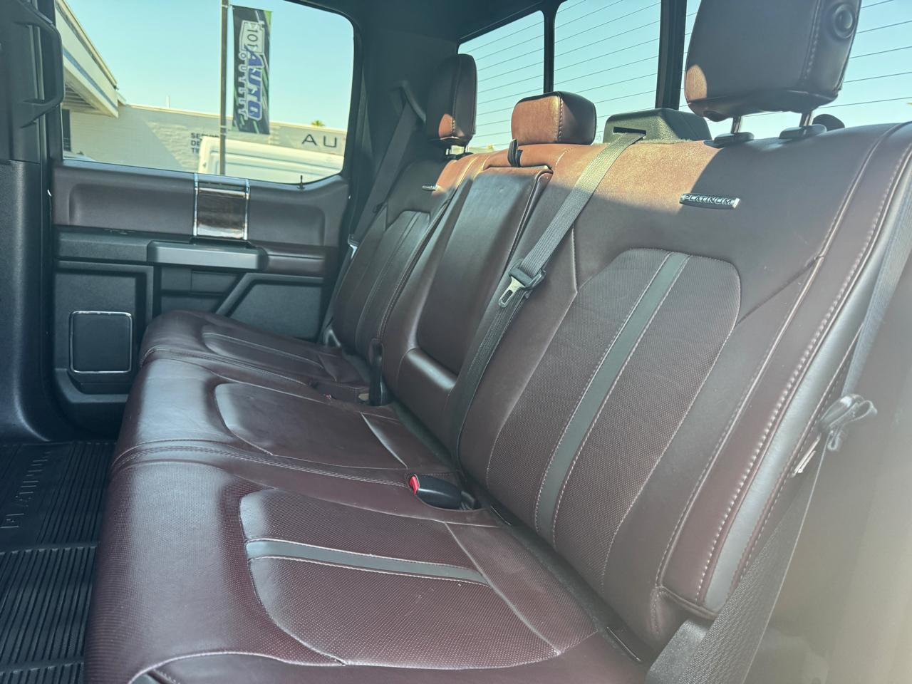 Ford Super Duty F-350 SRW Platinum 4WD Crew Cab 8' Box 2017