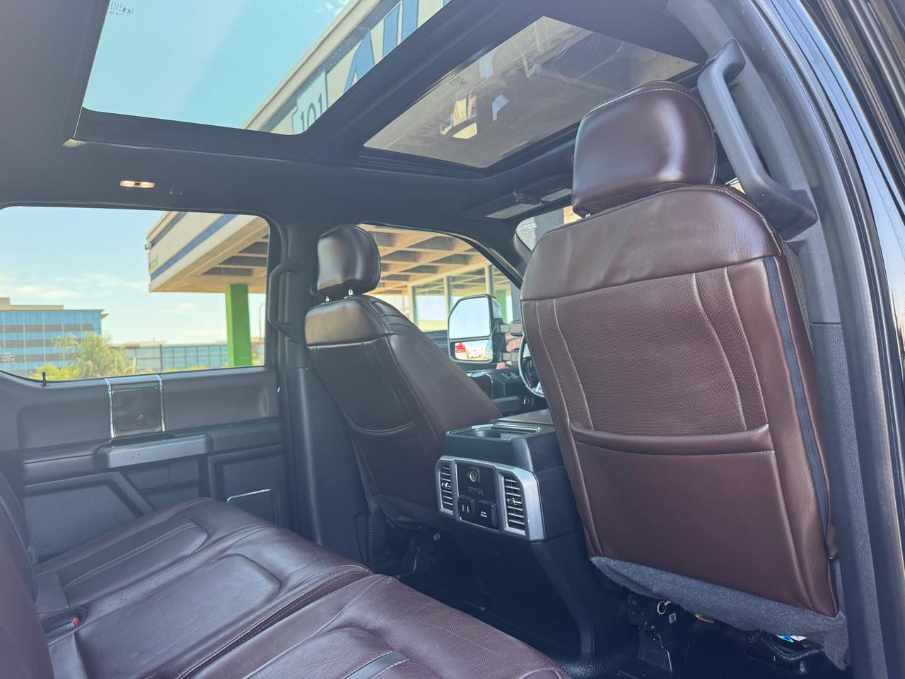 Ford Super Duty F-350 SRW Platinum 4WD Crew Cab 8' Box 2017