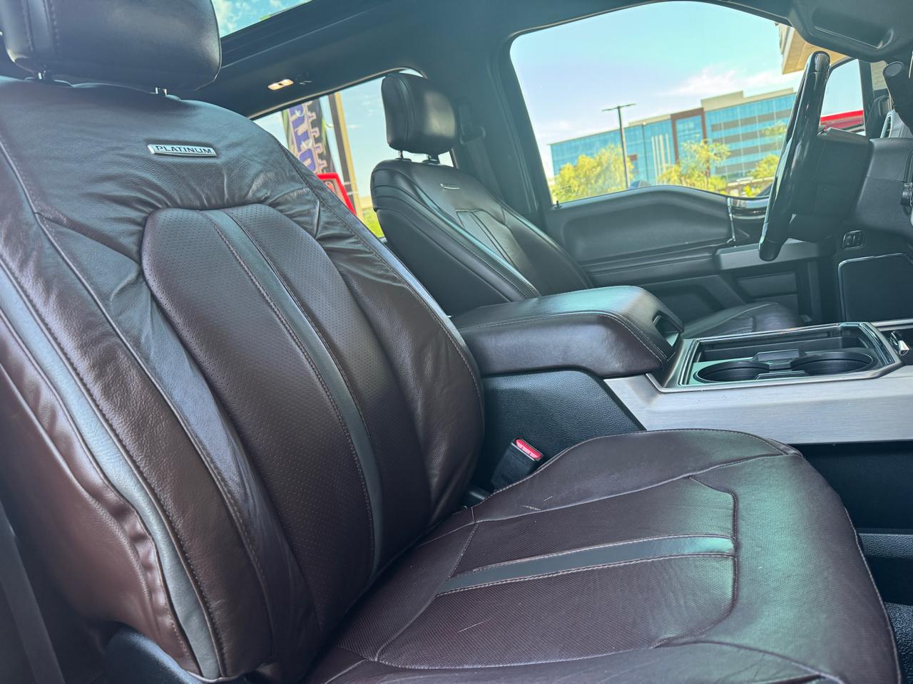Ford Super Duty F-350 SRW Platinum 4WD Crew Cab 8' Box 2017