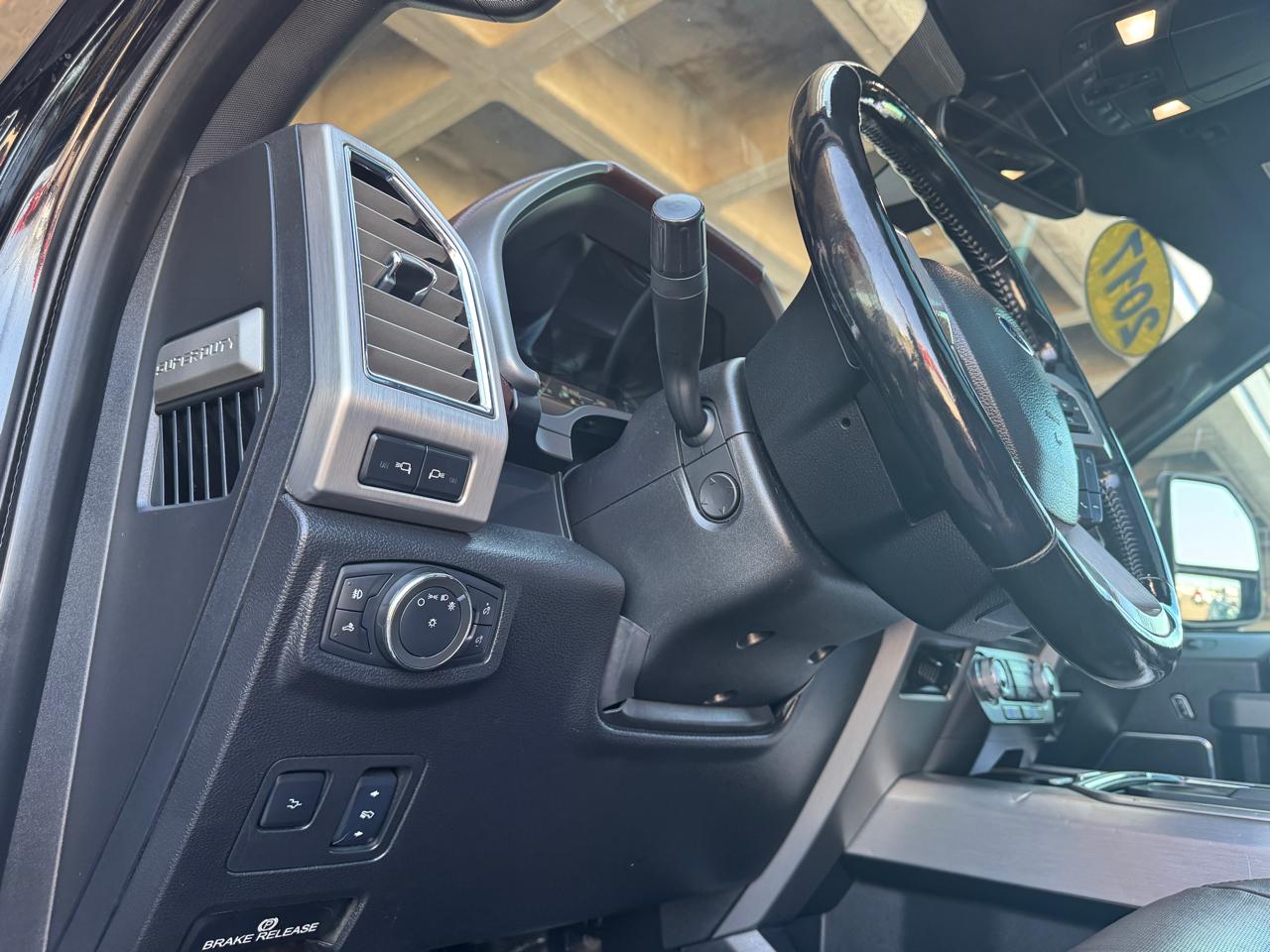 Ford Super Duty F-350 SRW Platinum 4WD Crew Cab 8' Box 2017