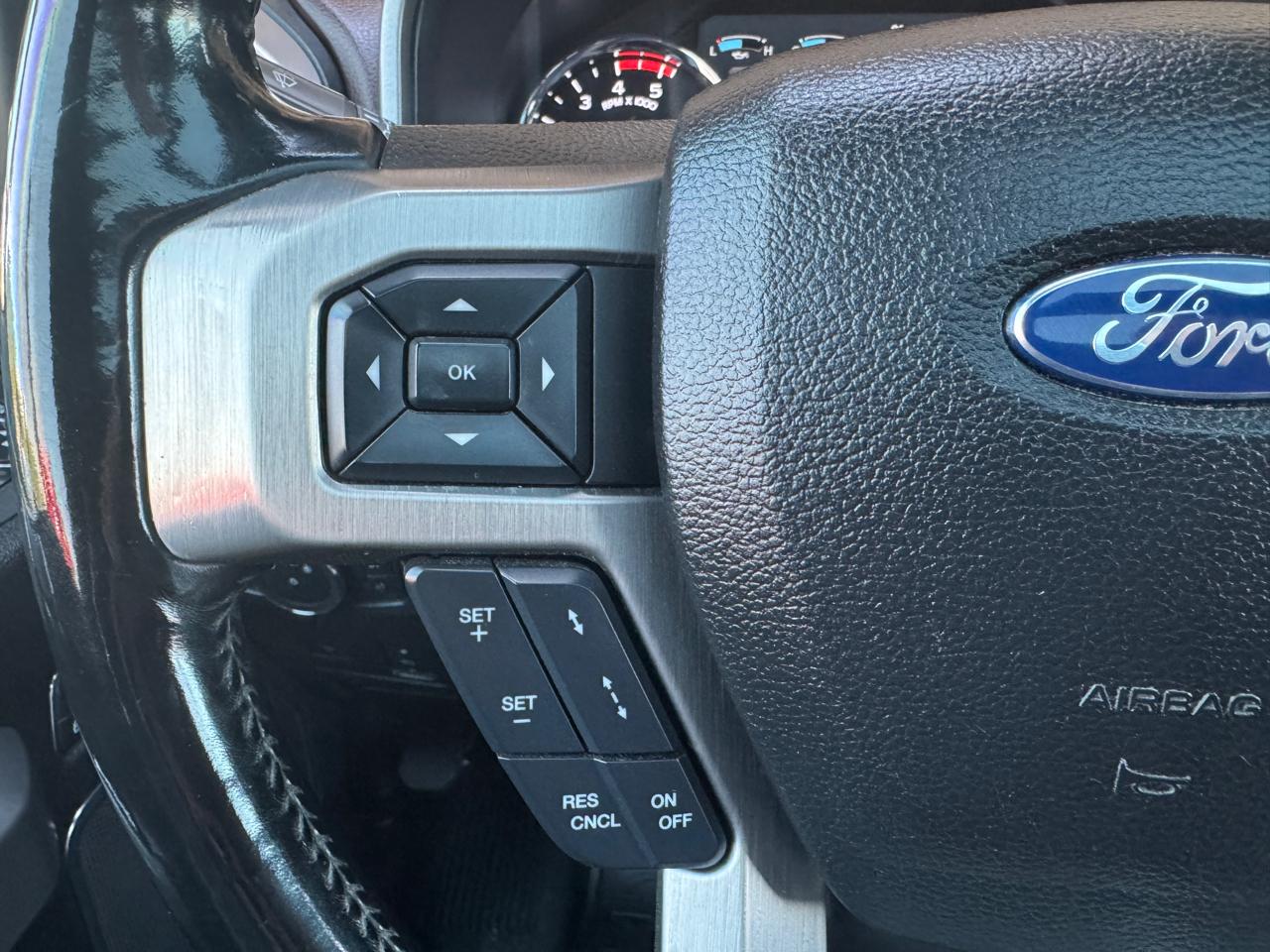Ford Super Duty F-350 SRW Platinum 4WD Crew Cab 8' Box 2017
