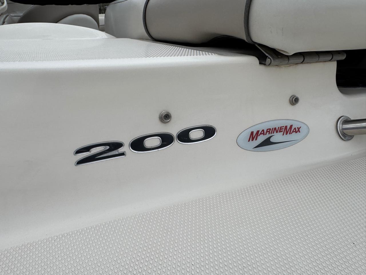 Sea Ray 200  2002