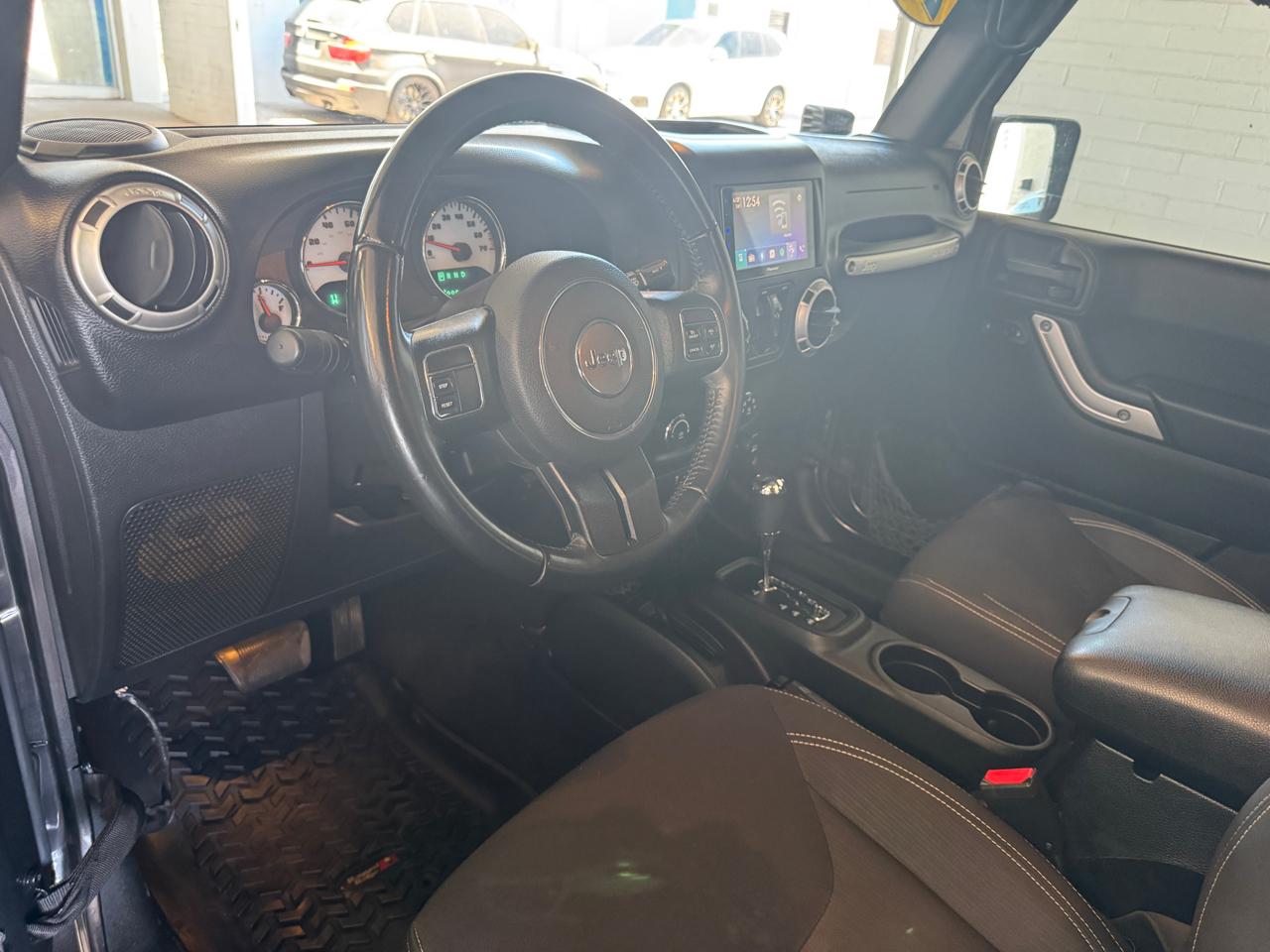 Jeep Wrangler Unlimited 4WD 4dr Sahara 2017