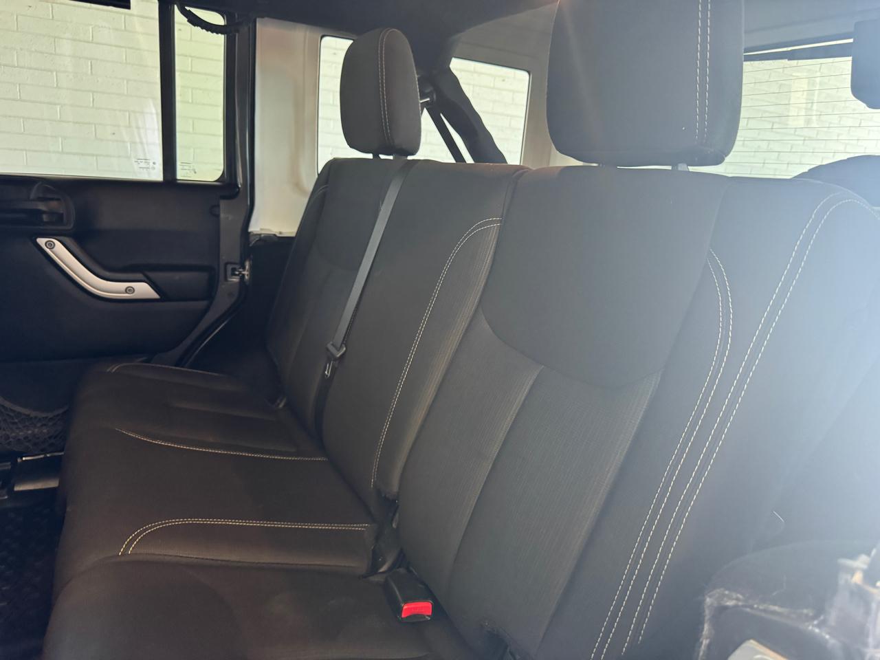 Jeep Wrangler Unlimited 4WD 4dr Sahara 2017