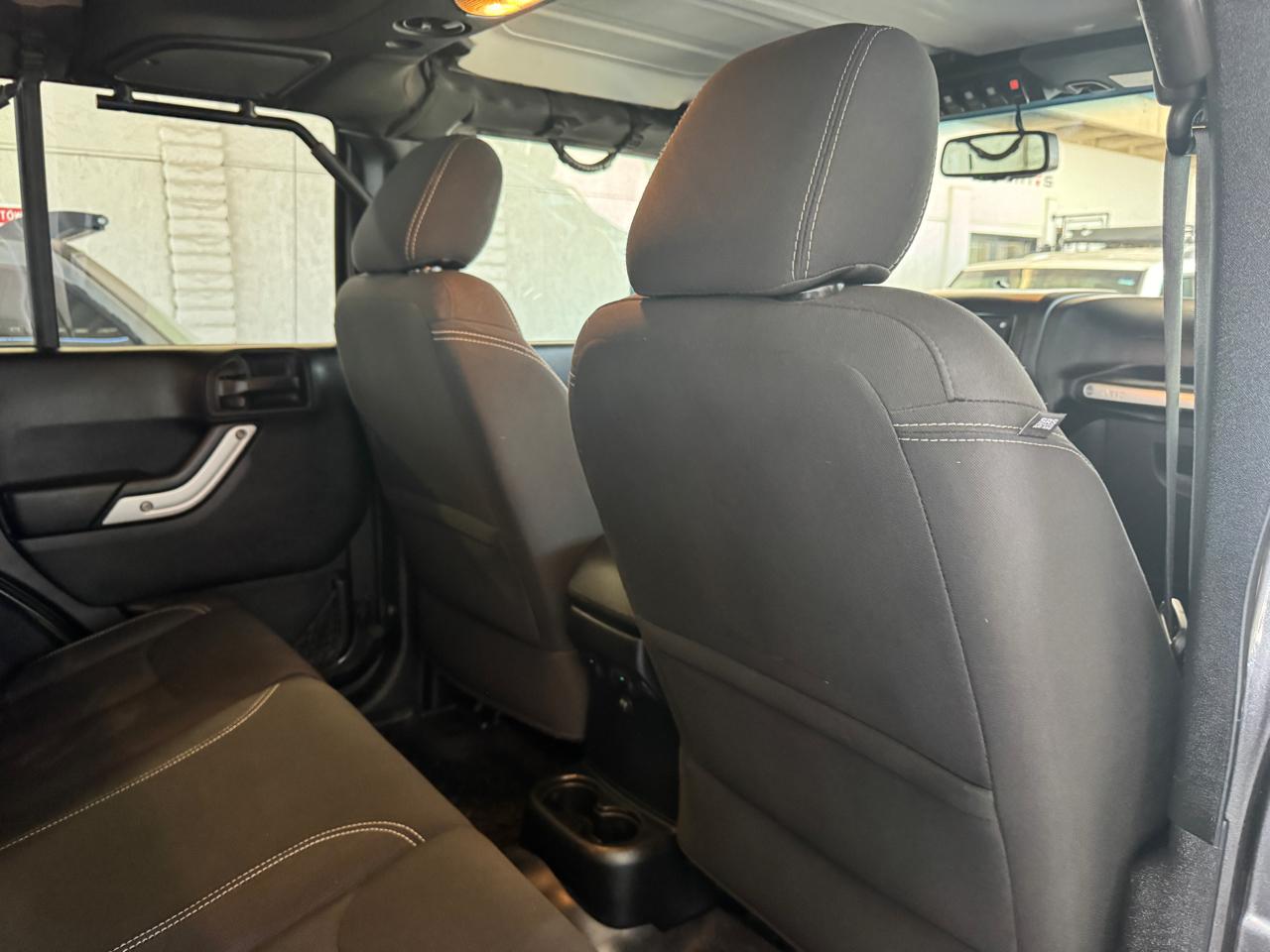 Jeep Wrangler Unlimited 4WD 4dr Sahara 2017