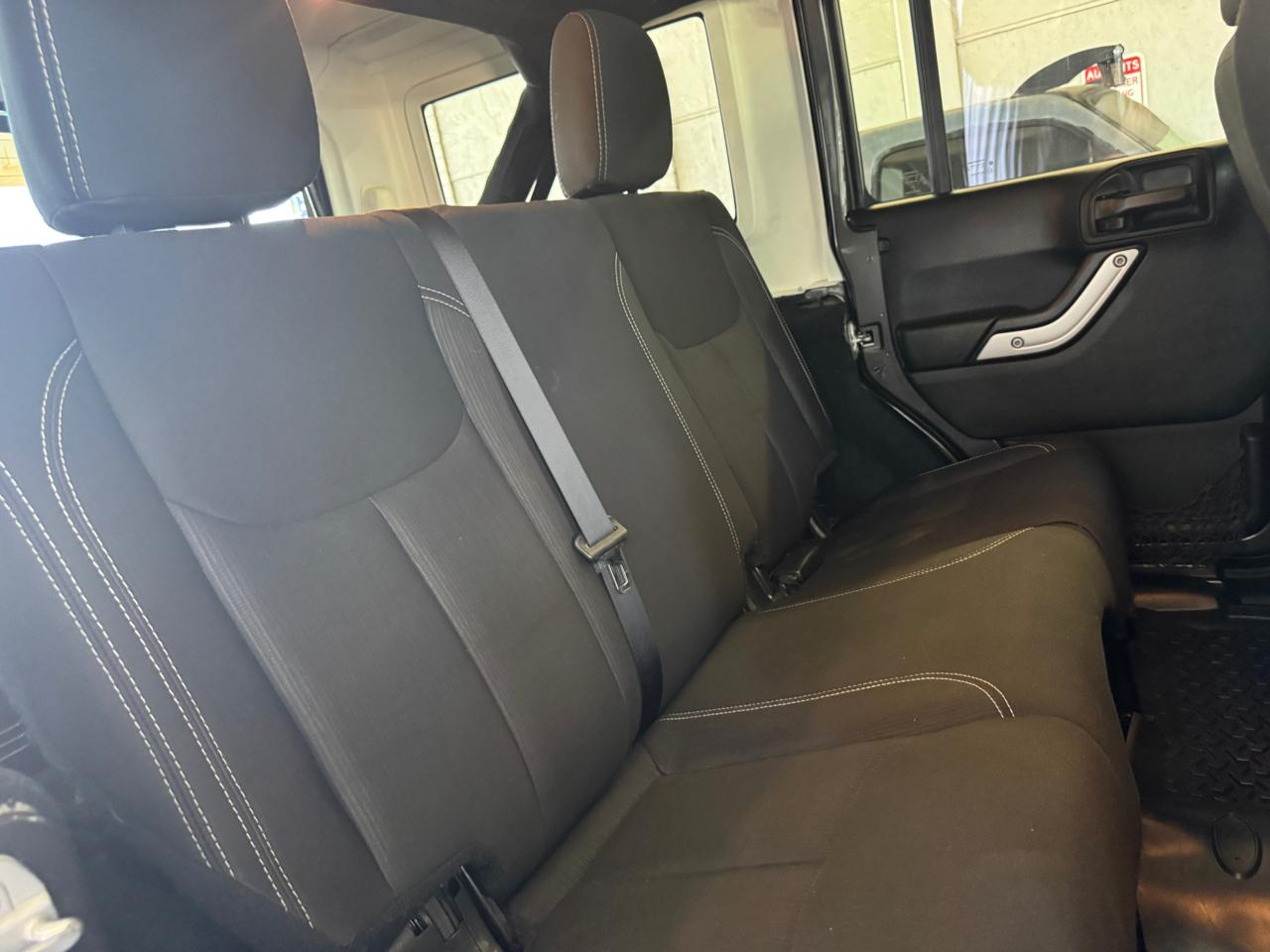 Jeep Wrangler Unlimited 4WD 4dr Sahara 2017