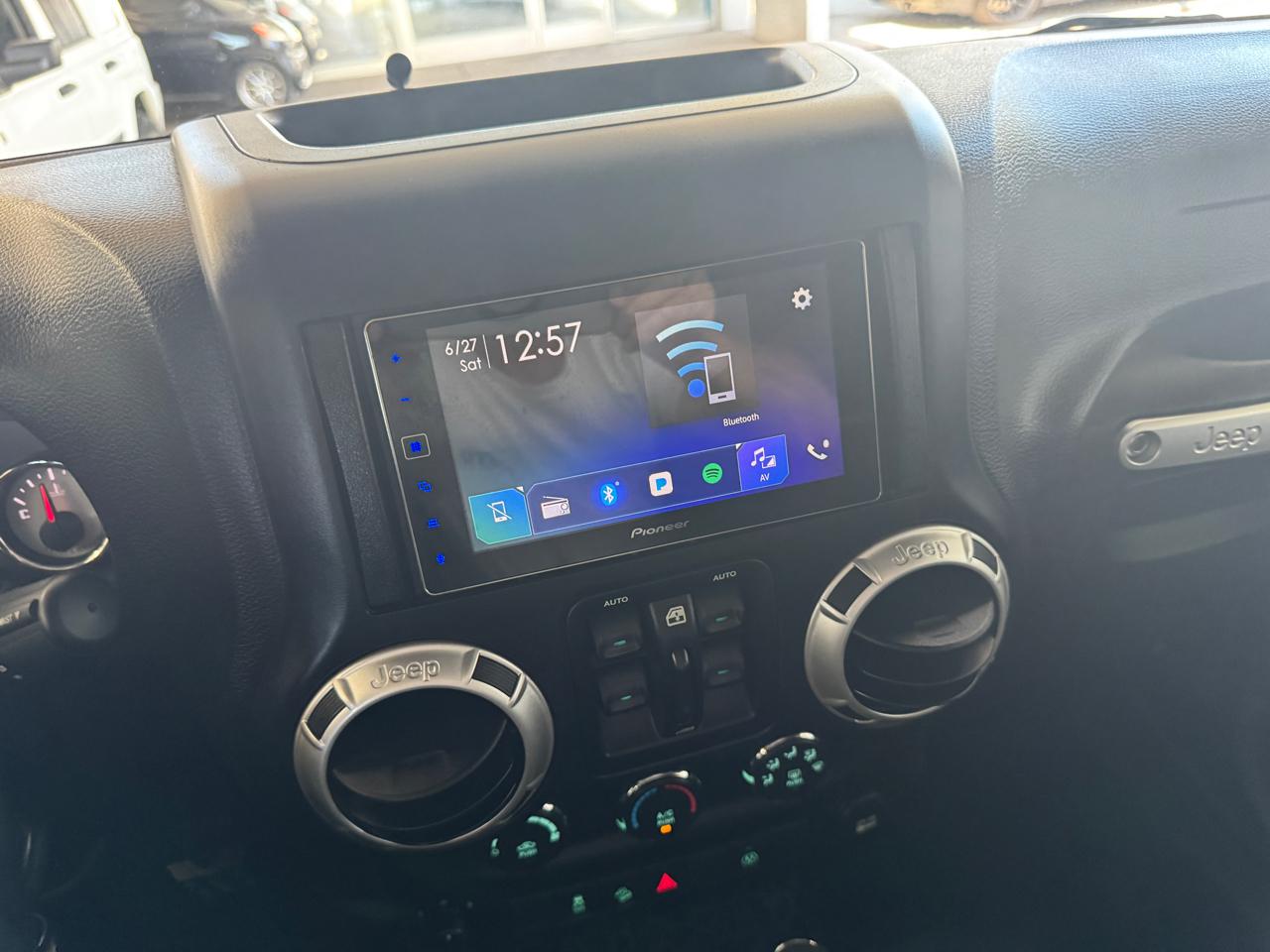 Jeep Wrangler Unlimited 4WD 4dr Sahara 2017
