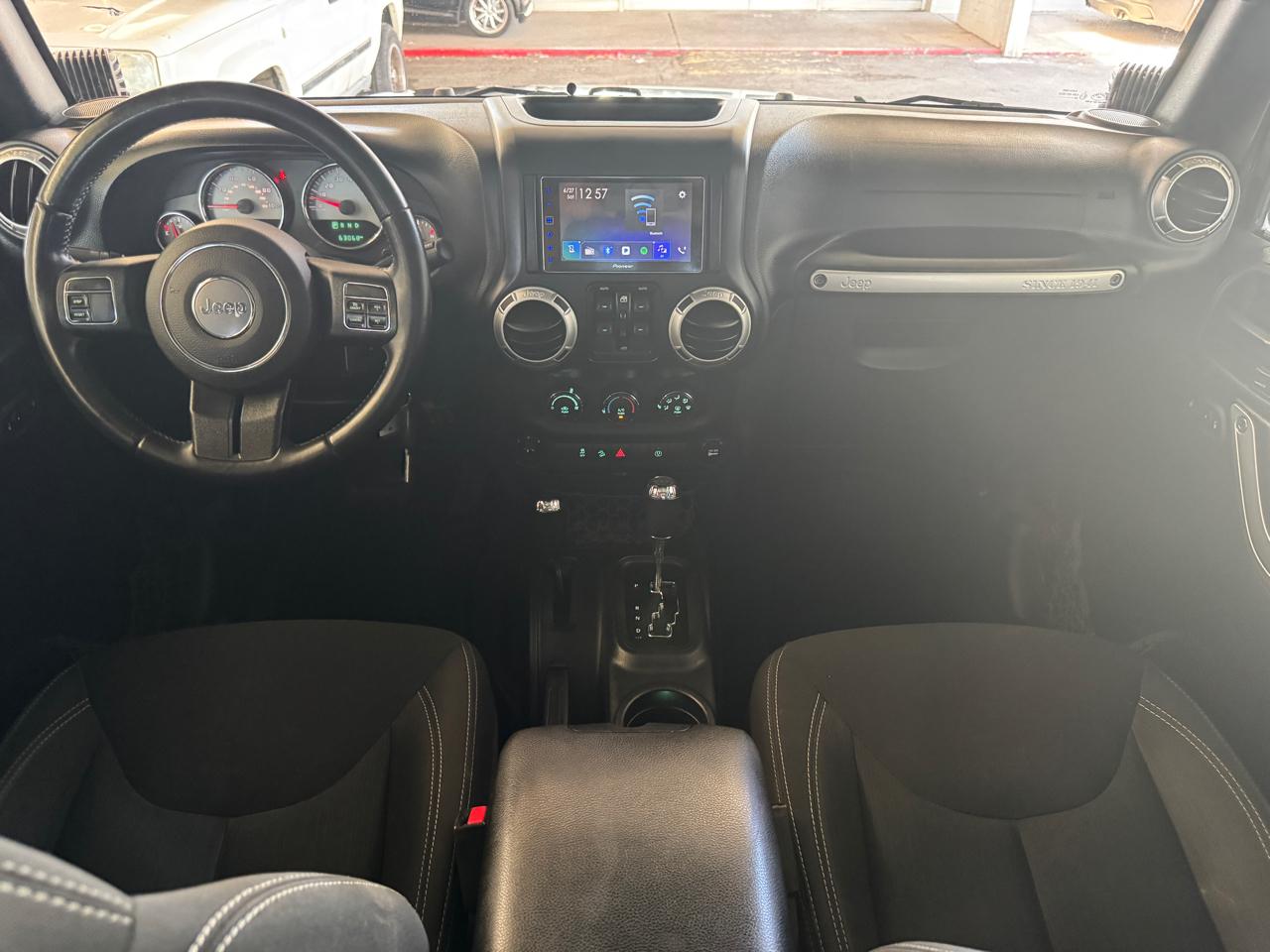 Jeep Wrangler Unlimited 4WD 4dr Sahara 2017