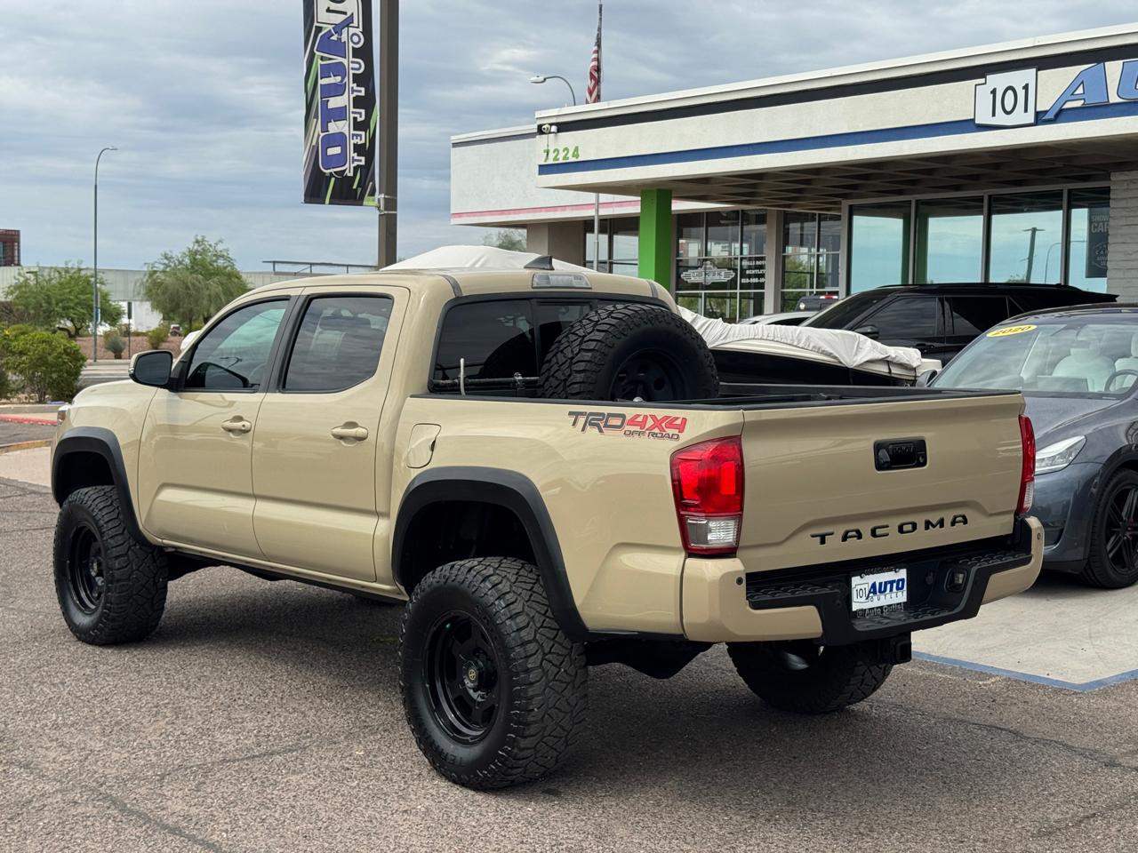 Toyota Tacoma 4WD Double Cab V6 AT SR (Natl) 2016