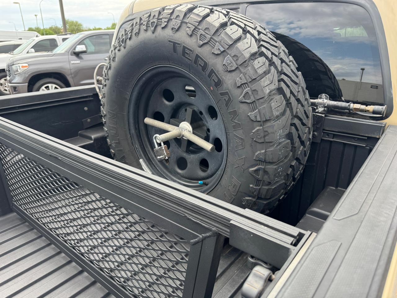 Toyota Tacoma 4WD Double Cab V6 AT SR (Natl) 2016