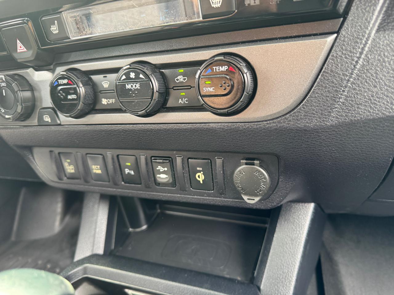 Toyota Tacoma 4WD Double Cab V6 AT SR (Natl) 2016