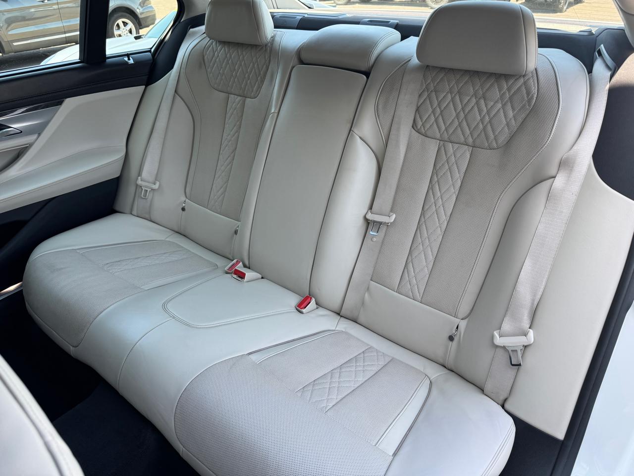BMW 7 Series 4dr Sdn 740i RWD 2016