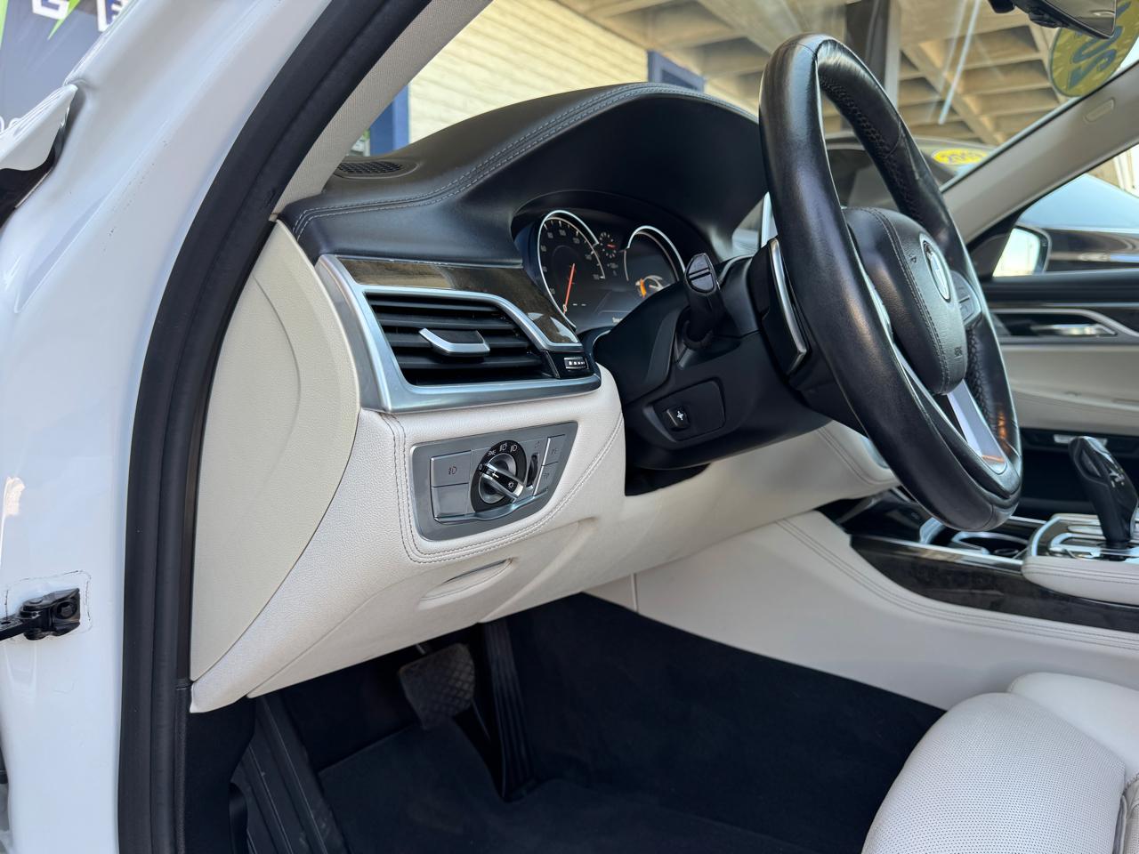 BMW 7 Series 4dr Sdn 740i RWD 2016