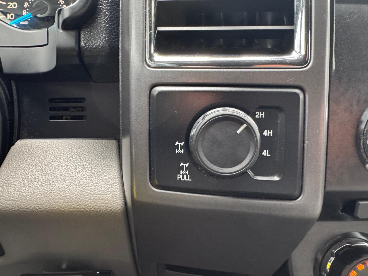Ford F-150 4WD SuperCrew 145" XLT 2015