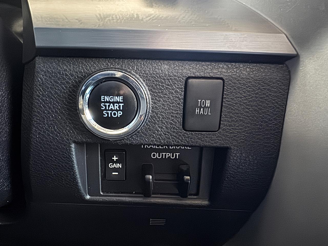 Toyota Tundra 4WD Platinum CrewMax 5.5' Bed 5.7L (Natl) 2020