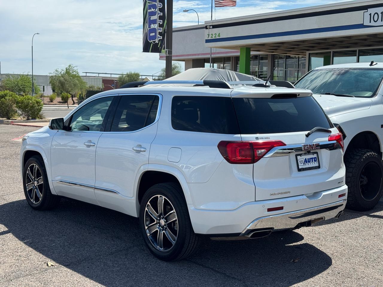 GMC Acadia AWD 4dr Denali 2017