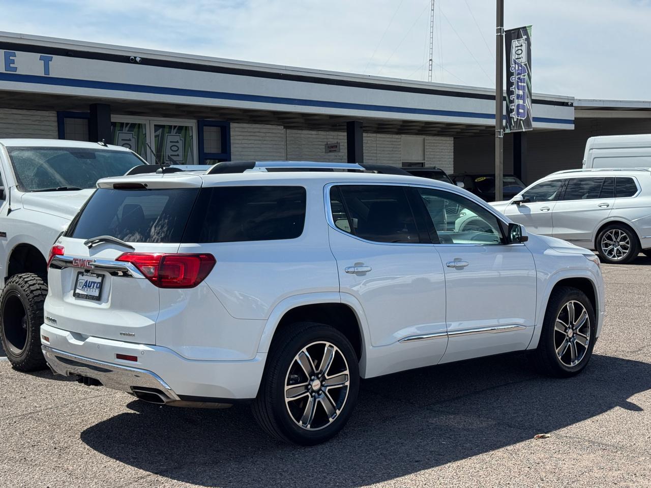 GMC Acadia AWD 4dr Denali 2017