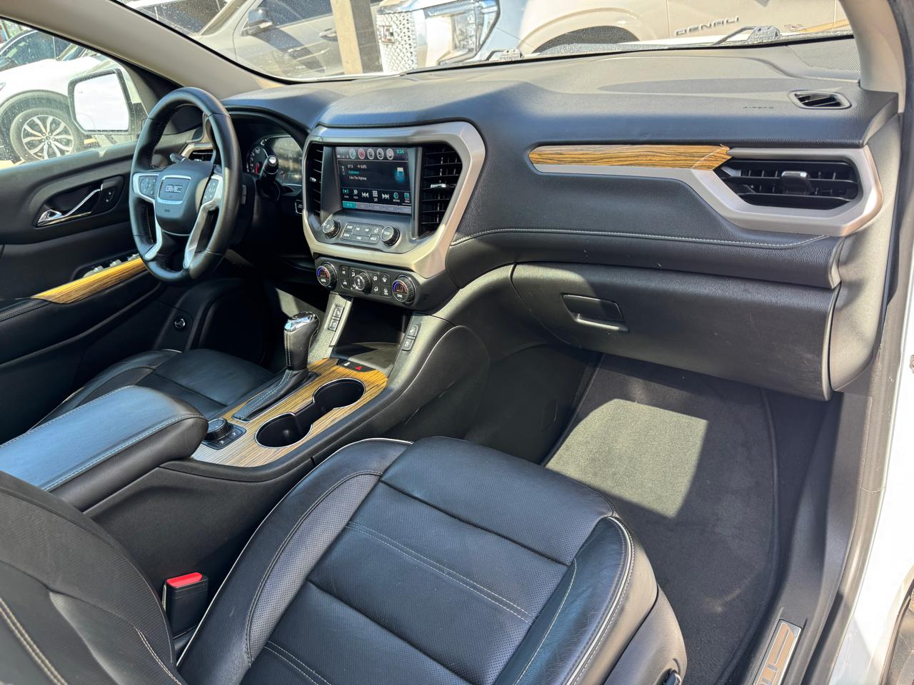 GMC Acadia AWD 4dr Denali 2017