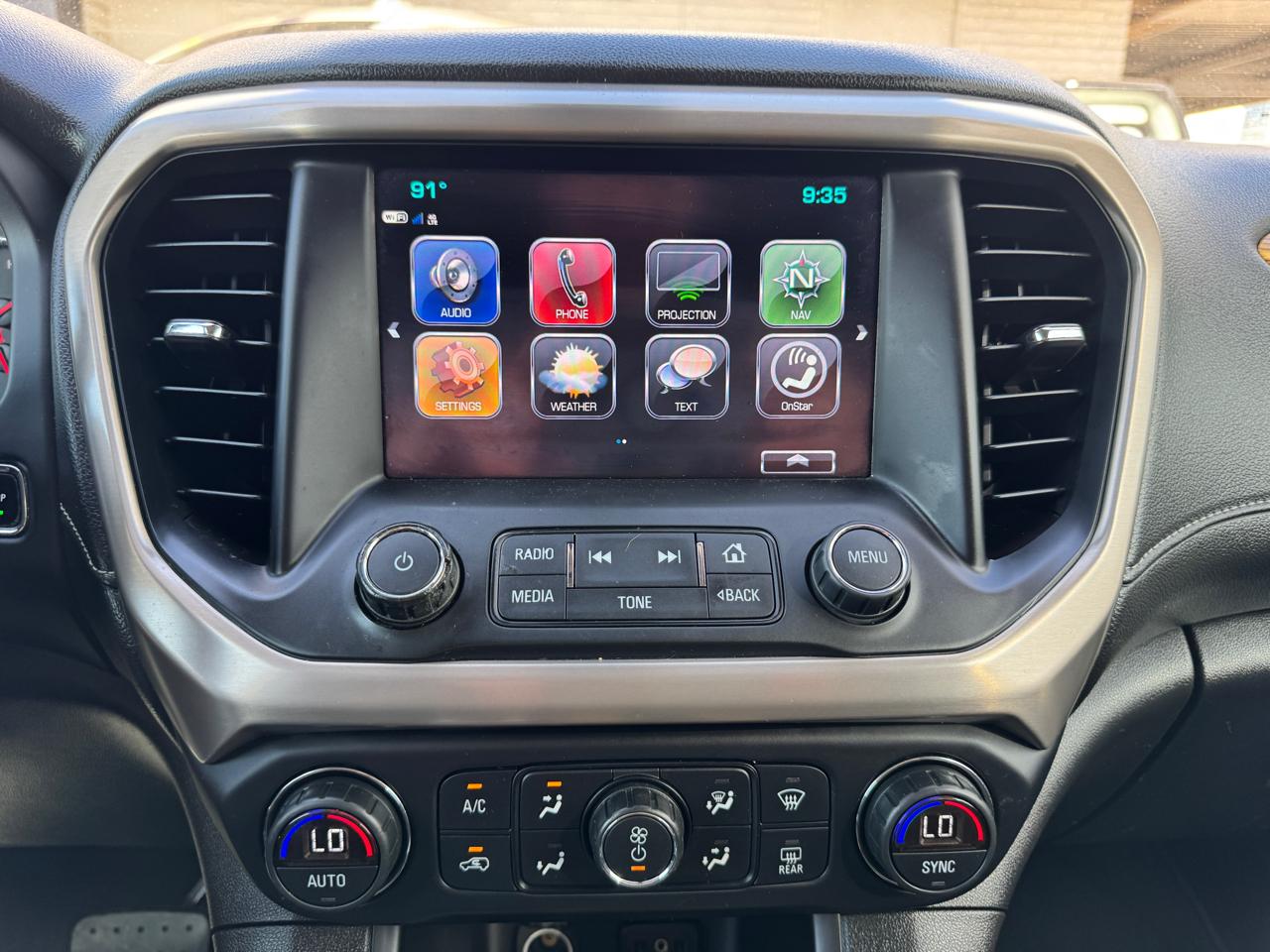GMC Acadia AWD 4dr Denali 2017
