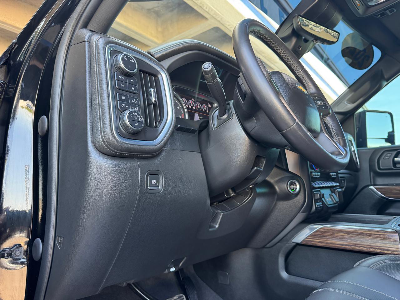 Chevrolet Silverado 3500HD 4WD Crew Cab 172" High Country 2022