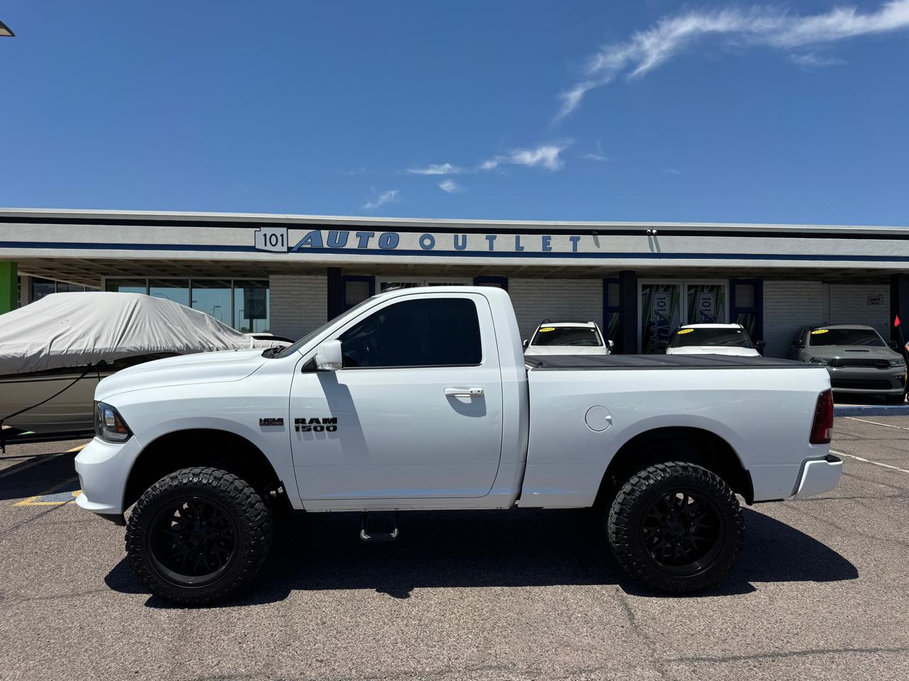 RAM 1500 Night 4x2 Regular Cab 6'4" Box 2017