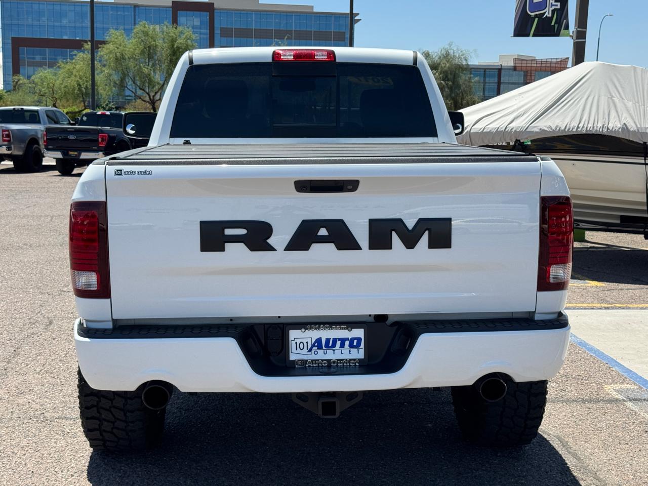 RAM 1500 Night 4x2 Regular Cab 6'4" Box 2017