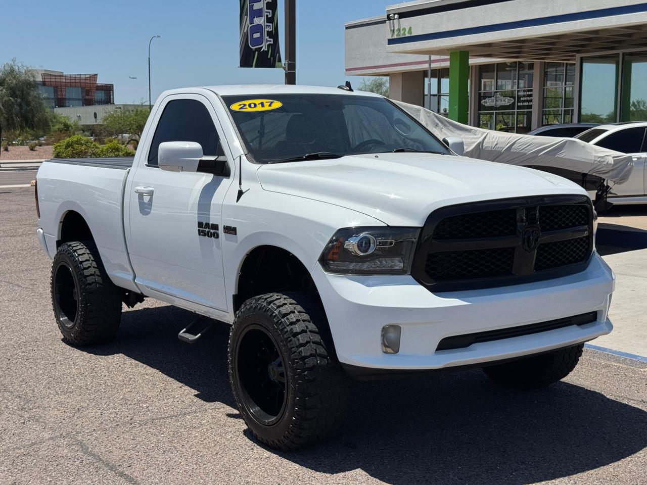 RAM 1500 Night 4x2 Regular Cab 6'4" Box 2017