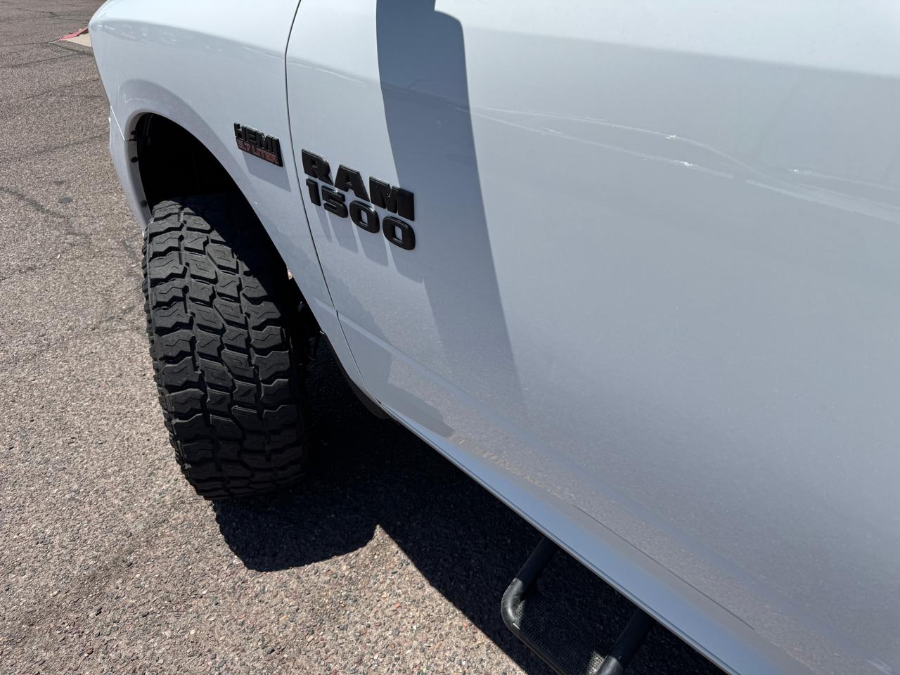 RAM 1500 Night 4x2 Regular Cab 6'4" Box 2017