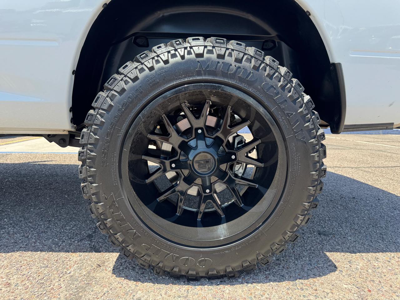 RAM 1500 Night 4x2 Regular Cab 6'4" Box 2017